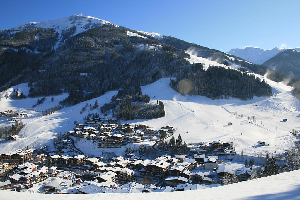 Hotel-Pension Flora Saalbach-Hinterglemm Exterior photo