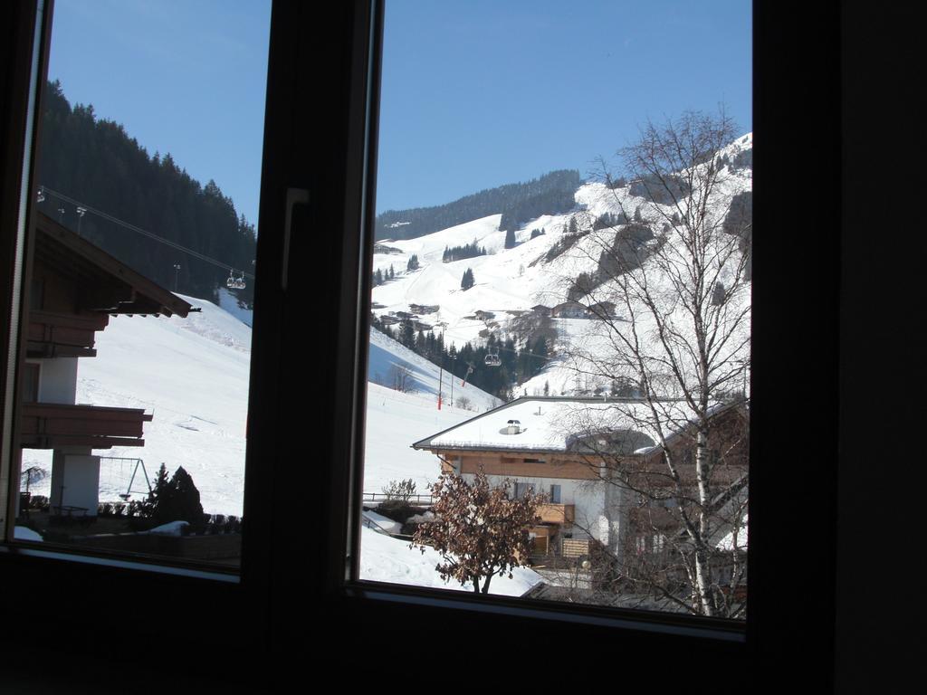 Hotel-Pension Flora Saalbach-Hinterglemm Exterior photo