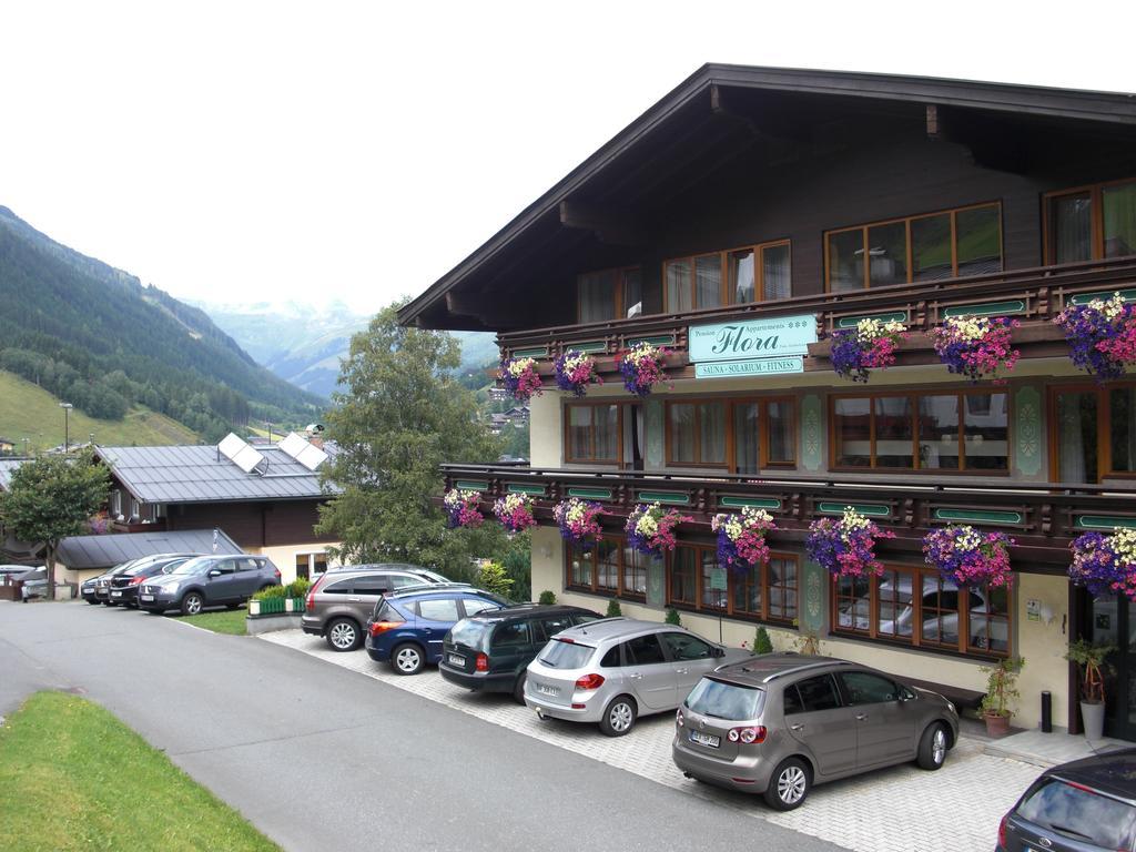 Hotel-Pension Flora Saalbach-Hinterglemm Exterior photo