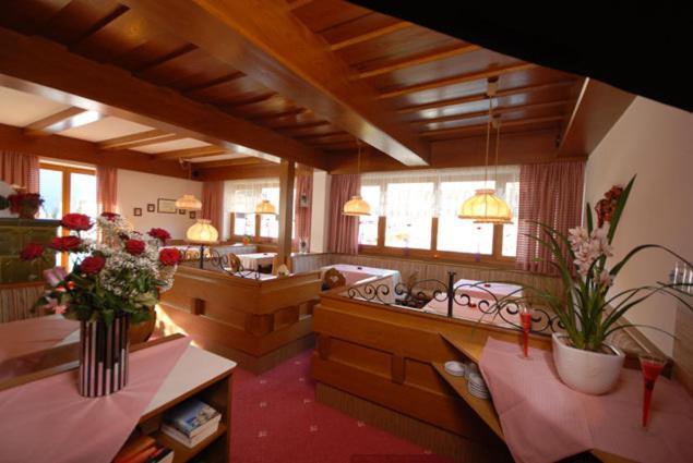 Hotel-Pension Flora Saalbach-Hinterglemm Exterior photo