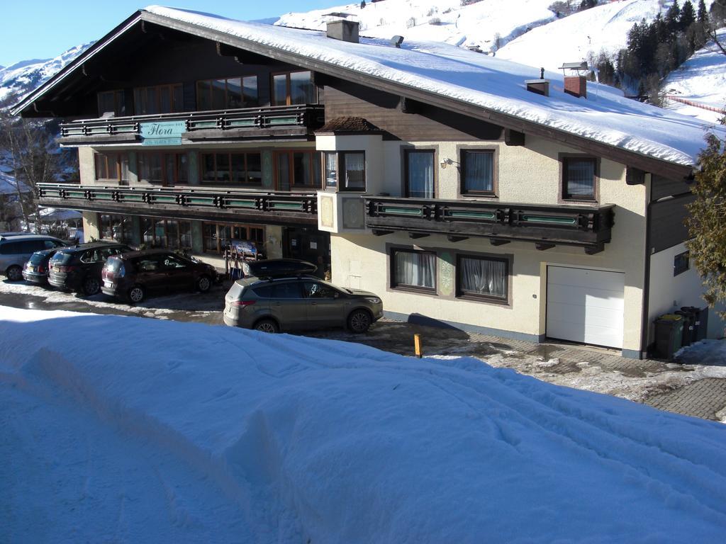Hotel-Pension Flora Saalbach-Hinterglemm Exterior photo