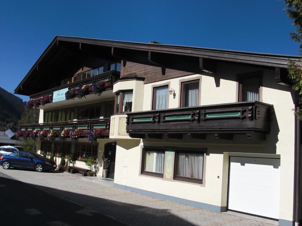 Hotel-Pension Flora Saalbach-Hinterglemm Exterior photo