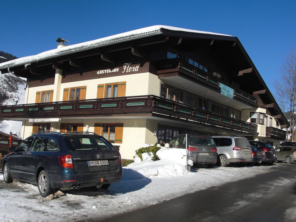 Hotel-Pension Flora Saalbach-Hinterglemm Exterior photo